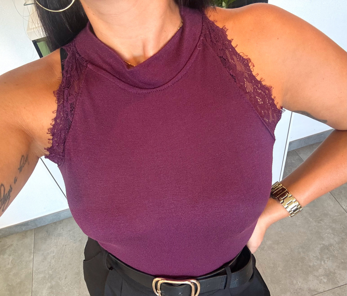 Camiseta Halter Encaje Bourdeos