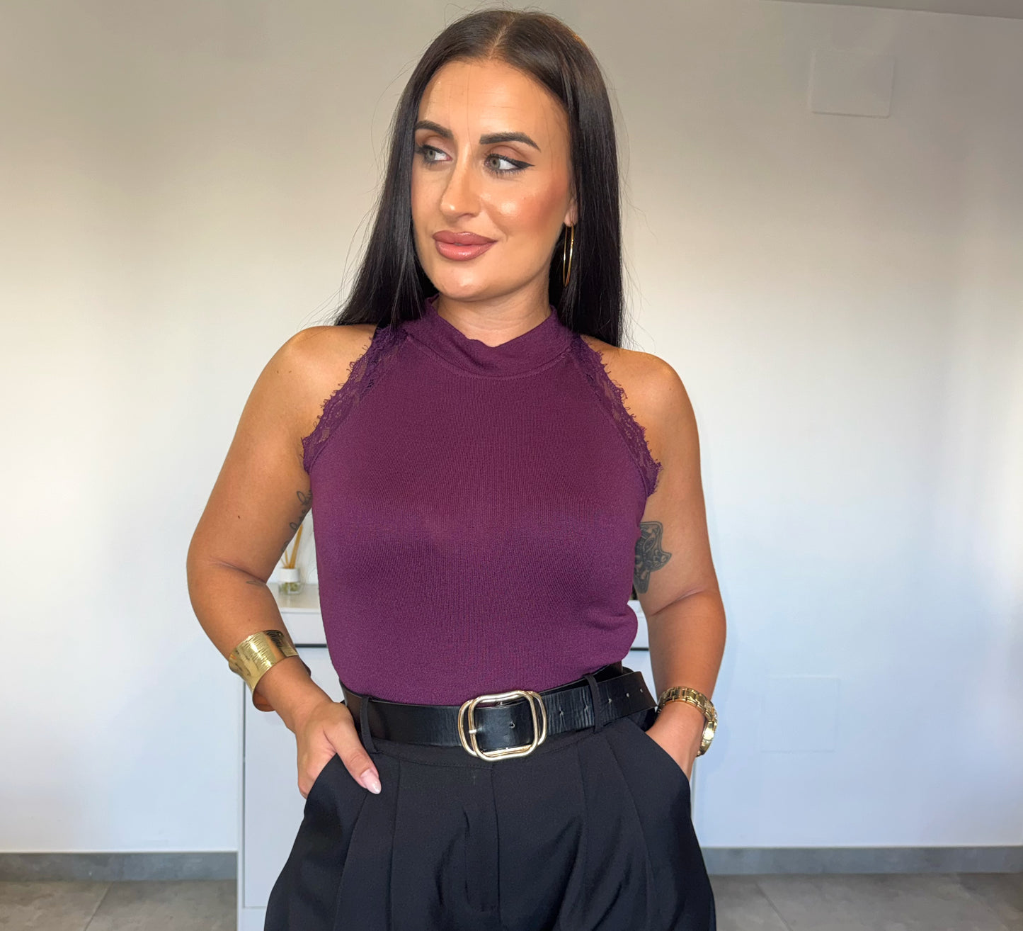 Camiseta Halter Encaje Bourdeos