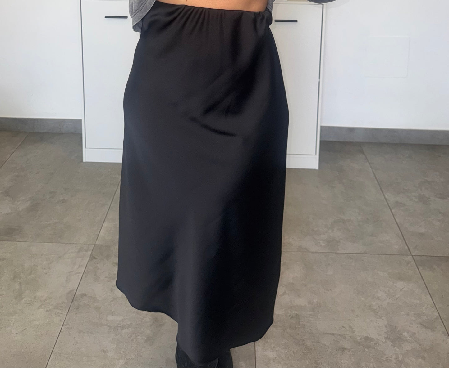 Falda Satinada Negra
